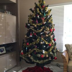 RARE VINTAGE BOTTLEBRUSH 7.5 FOOT ARTIFICIAL CHRISTMAS TREE