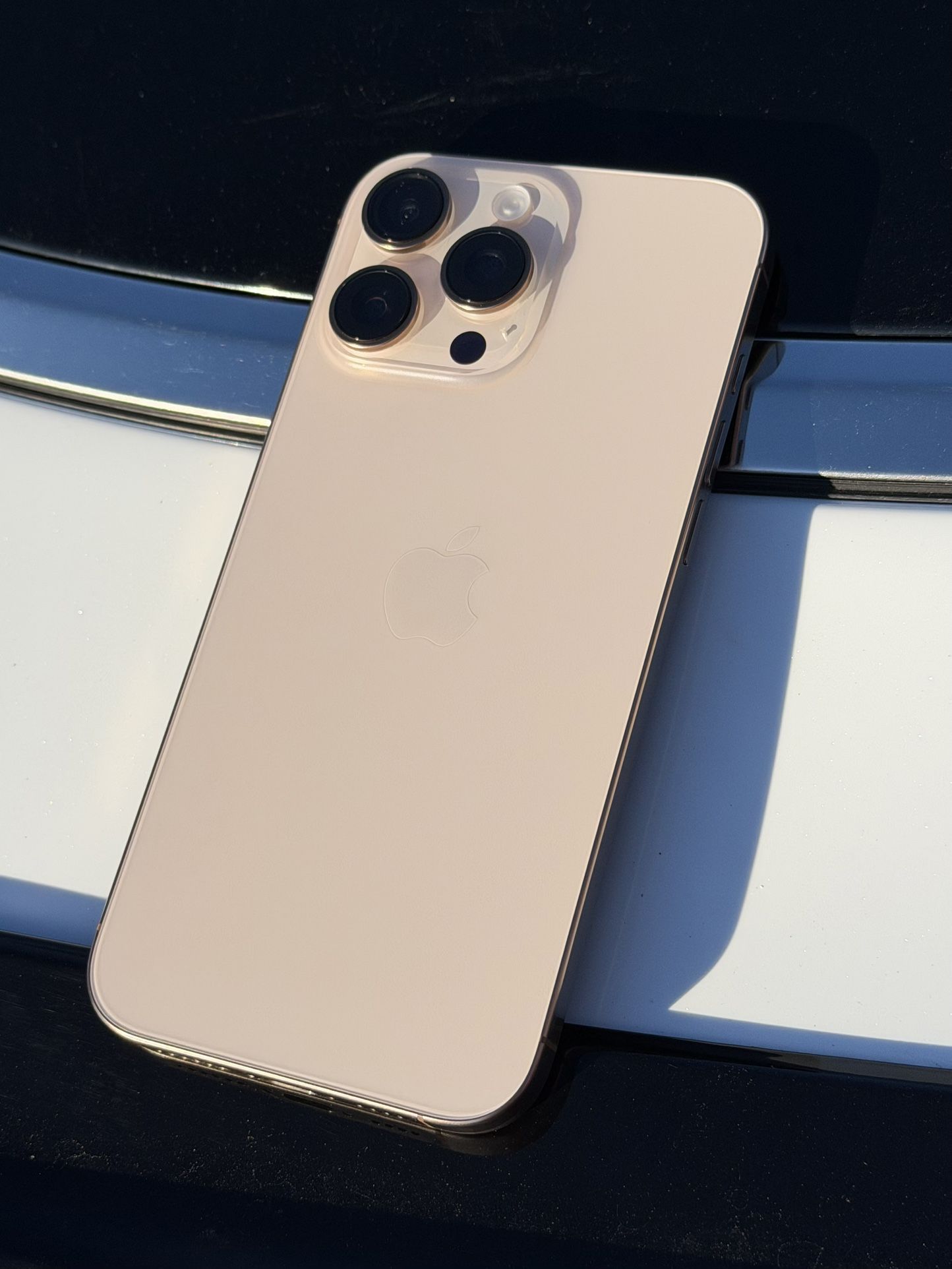 iPhone 16 Pro Max, Desert/ 256 GBs 