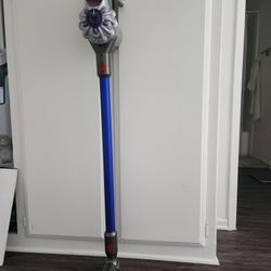 Dyson V7 Stick Vacuum 