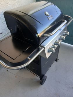 BBQ GIRL BY NEXGRILL 5 burners less than one year old it's in excellent condition very clean