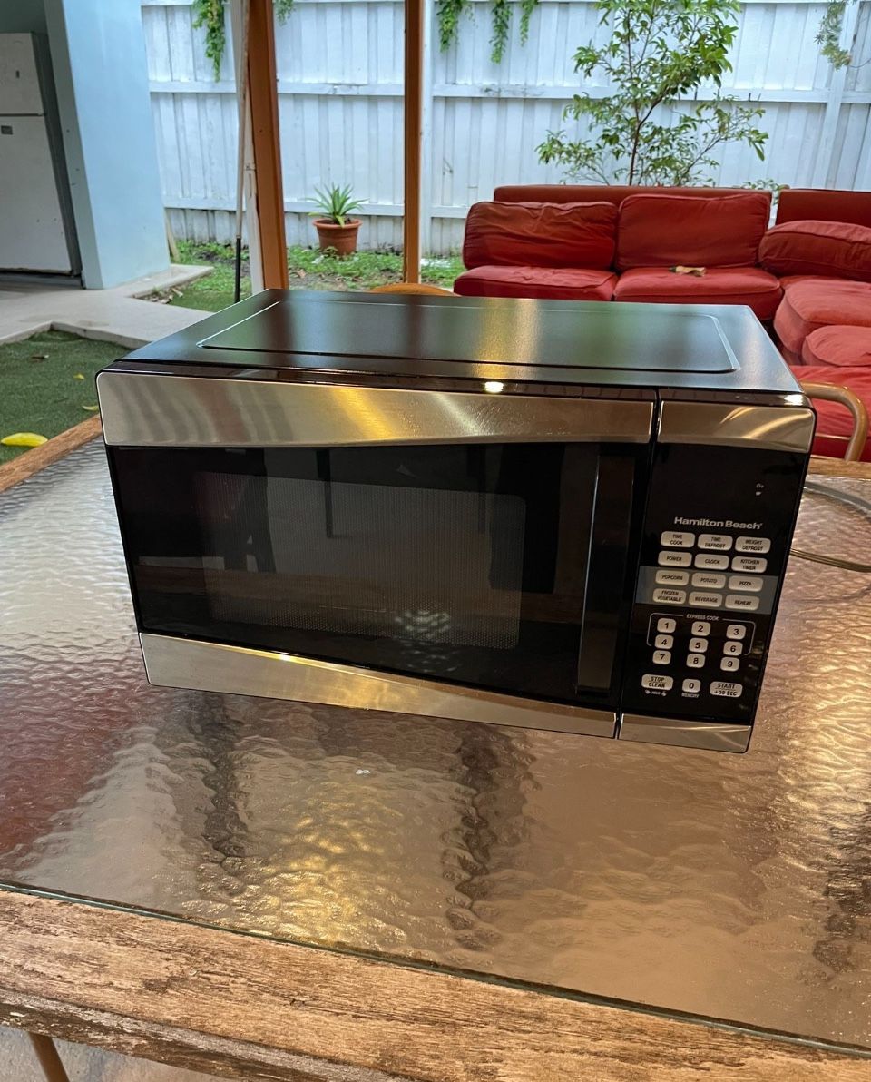 MUST GO - Microwave Oven