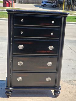 DRESSER