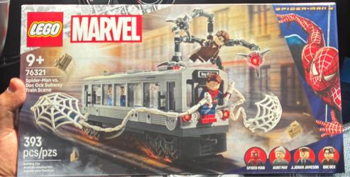 LEGO Marvel Spider-Man vs. Doc Ock Subway Train Scene 76321