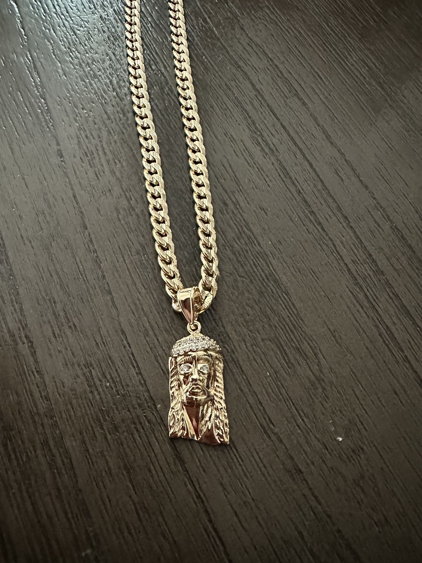 Cuban Chain In Gold Plated With Small Jesús Faces