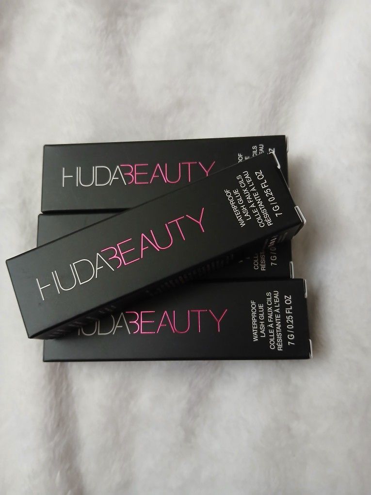 Huda Beauty Waterproof Lash Glue