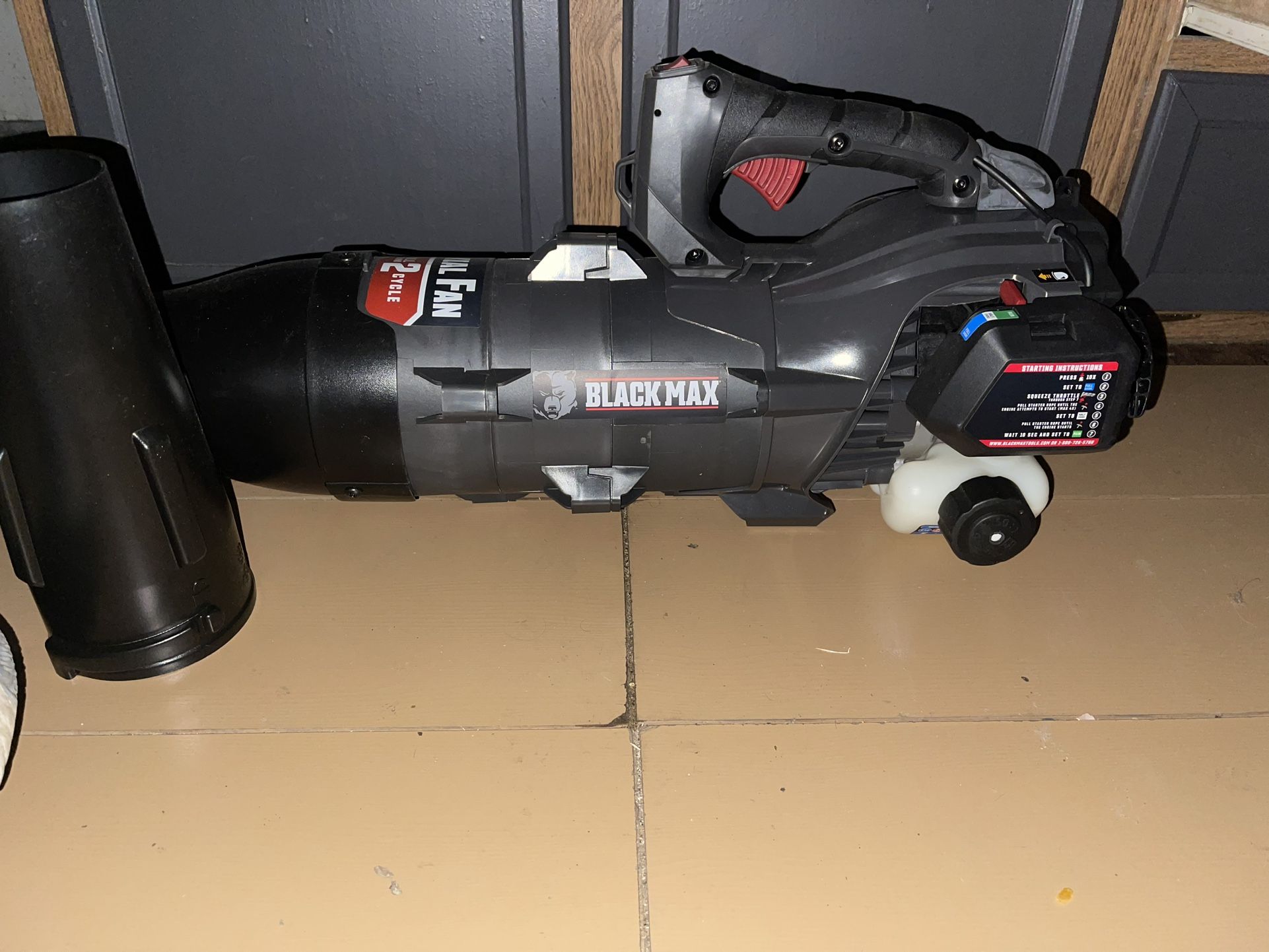 Black max 2 Cycle Axial Fan Leaf Blower 520 CFM 160 MPH