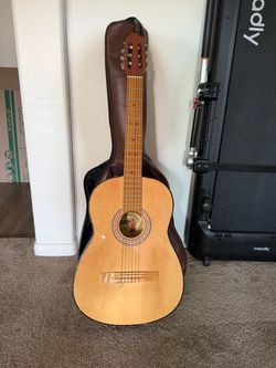 Classical Nylon String Acoustic Guitar with Gig Bag