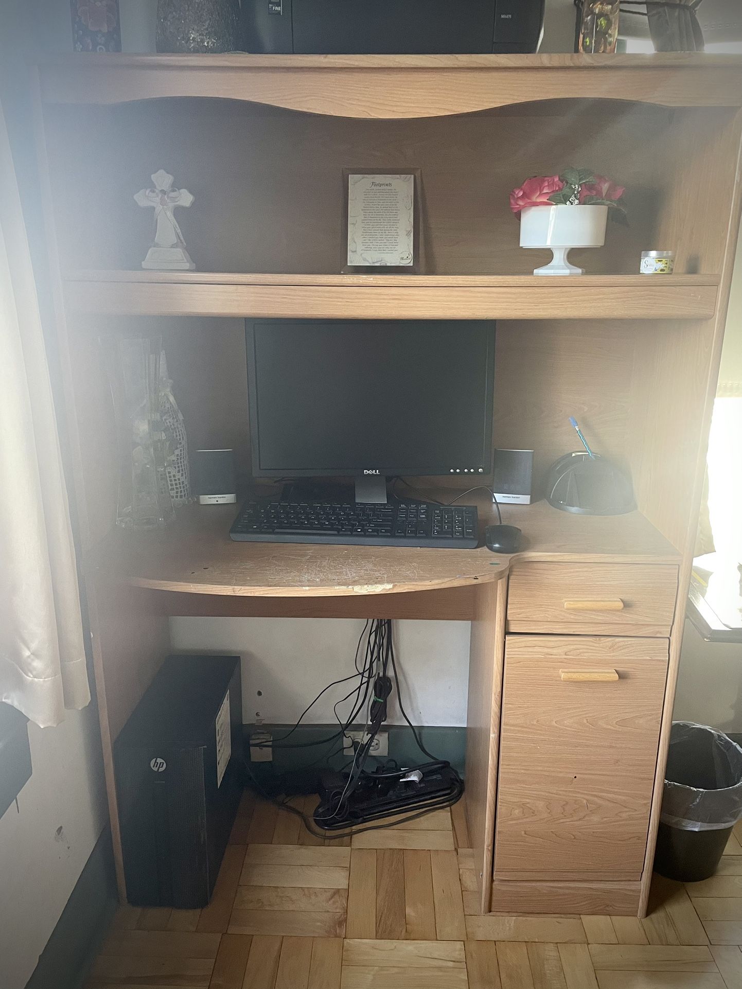Student Desk With Hutch 