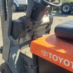 Toyota 5,000lb Electric Forklift – Runs Great!