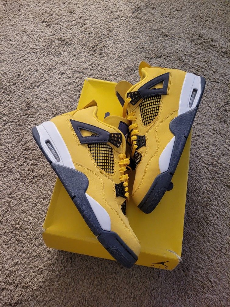 Jordan 4 Lighting Size 10.5