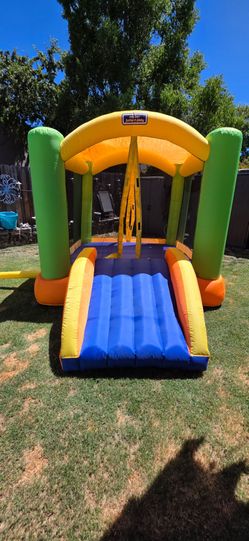 Kids bounce house