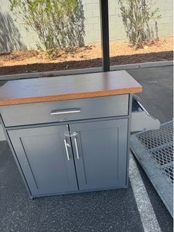 Kitchen island