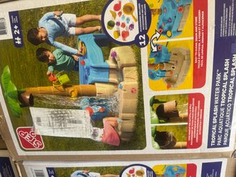Step2 Tropical Splash Water Park