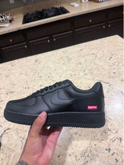 Black Nike x Supreme Air Force 1