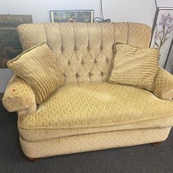 Flexsteel Brown Cushioned Loveseat Sofa $100 Matching Ottoman Available 57” x 38” x 39”