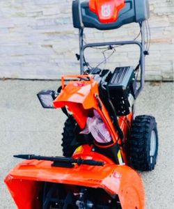 Husqvarna ST224 24-Inch 208cc Two Stage Electric Start Snow Blower