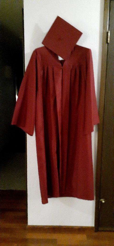 Cap And Gown ***Price Drop ****