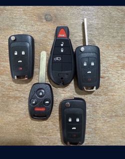 Keys And Remotes Llaves Y Controles Cut and Programmed On Site 