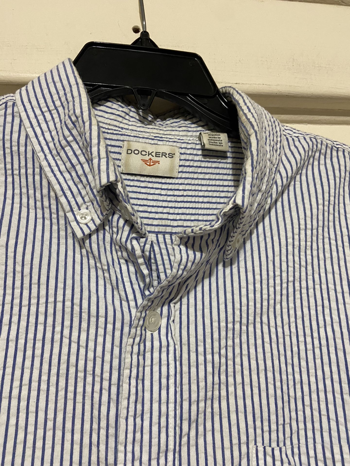 Dockers Men’s Buttons Down Shirt /large