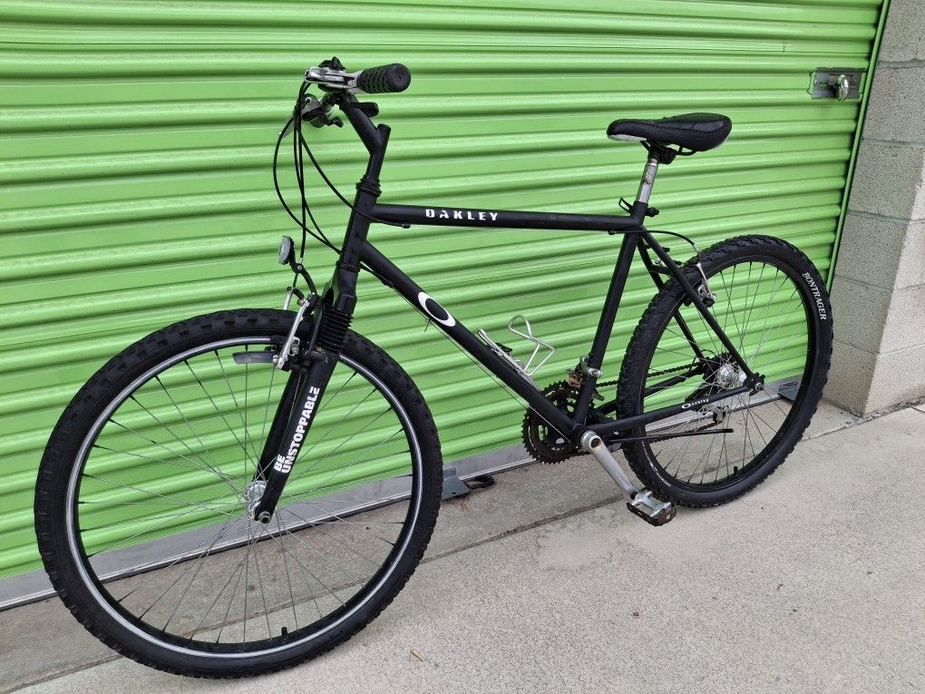 OAKLEY MOUNTAIN BIKE 21 SPEEDS TIRE 26 SIZE M