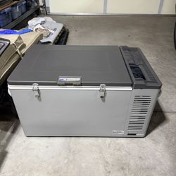 Norcold refrigerator/freezer over all measurements 31.5”w x 19.5”d x 18”h