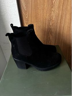 Women’s boots.