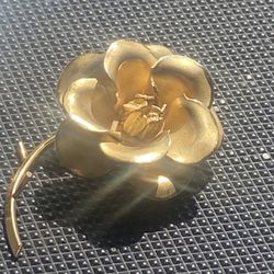 Rose pin 12k Gold