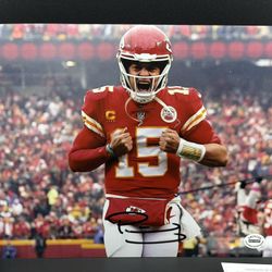 Kansas City Chiefs Patrick Mahomes Signed 8 X 10 Photograph With a COA