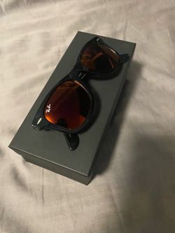 Ray-Bans Wayfarer  Black/ ruby lens