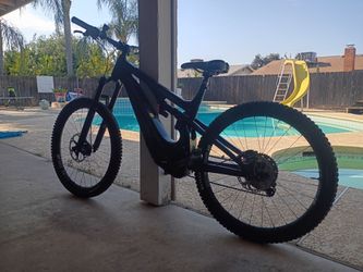 Pivot Shuttle E-Bike Fox DT Swiss Butcher