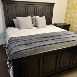 King Bed Set (includes 2 Nightstands And Box Springs)
