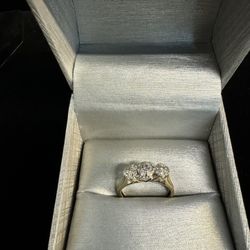 10KT Diamond Mom Ring 