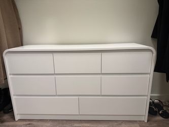 Modern 8-Drawer Dresser
