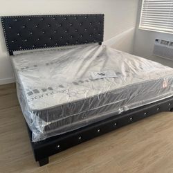 NEW MATTRESS KING SIZE PLUSH WITH BOX SPRING 