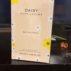 Marc Jacobs Daisy
