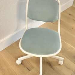 IKEA ADJUSTABLE KIDS DESK CHAIR 