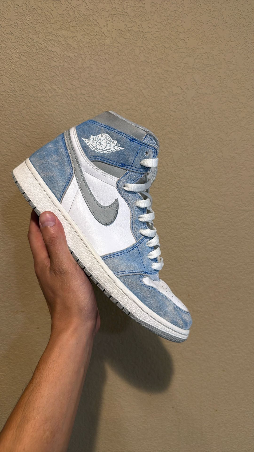 Jordan 1 Hyper Royal Size 10.5 