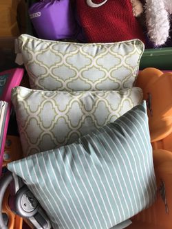 Set of 3 outdoor pillows