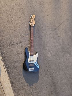 Squier 5 string jazz bass