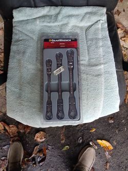 Gearwrench 3 PC... Metric Ratcheting Flex Flare Nut Wrench Set. . Sku # 89099