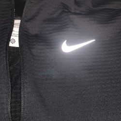Medium Men’s Nike Therma- Fit Sweatshirt 