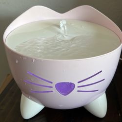 Cat water fountain