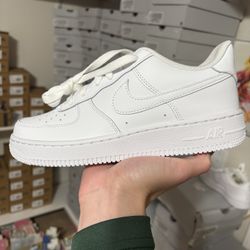 GS Nike Air Force 1 Low Triple White Sizes - 4Y , 4.5Y, 5Y, 5.5Y, 6Y, 6.5Y, 7Y