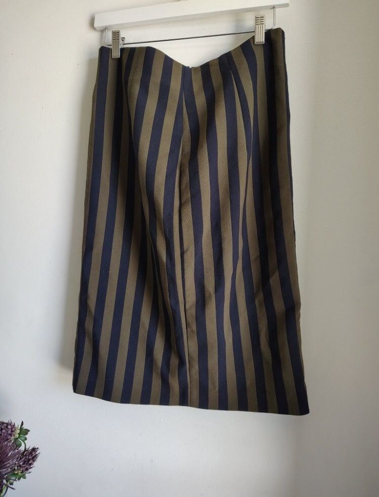 Zara women's skirt Size L /stretch