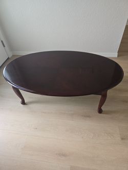 Oval coffee table