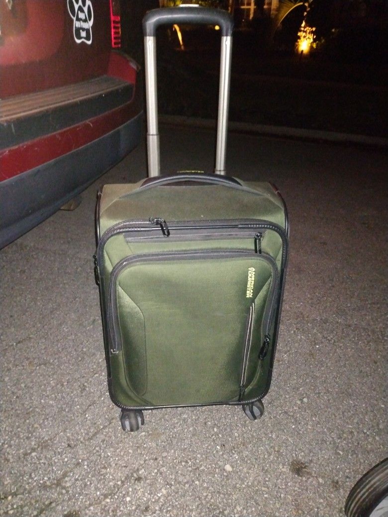 Like New American Tourist 4 Wheel Luggage 8 Firm Look My Post Great Deals