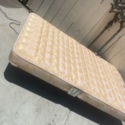 Sleeper Lounge Supreme 