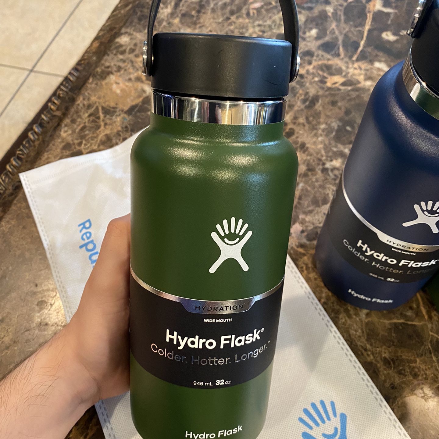 Hydro Flask 24oz Black with Free Boot for Sale in Houston, TX - OfferUp