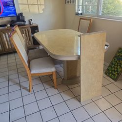 Table With 3 Chairs 