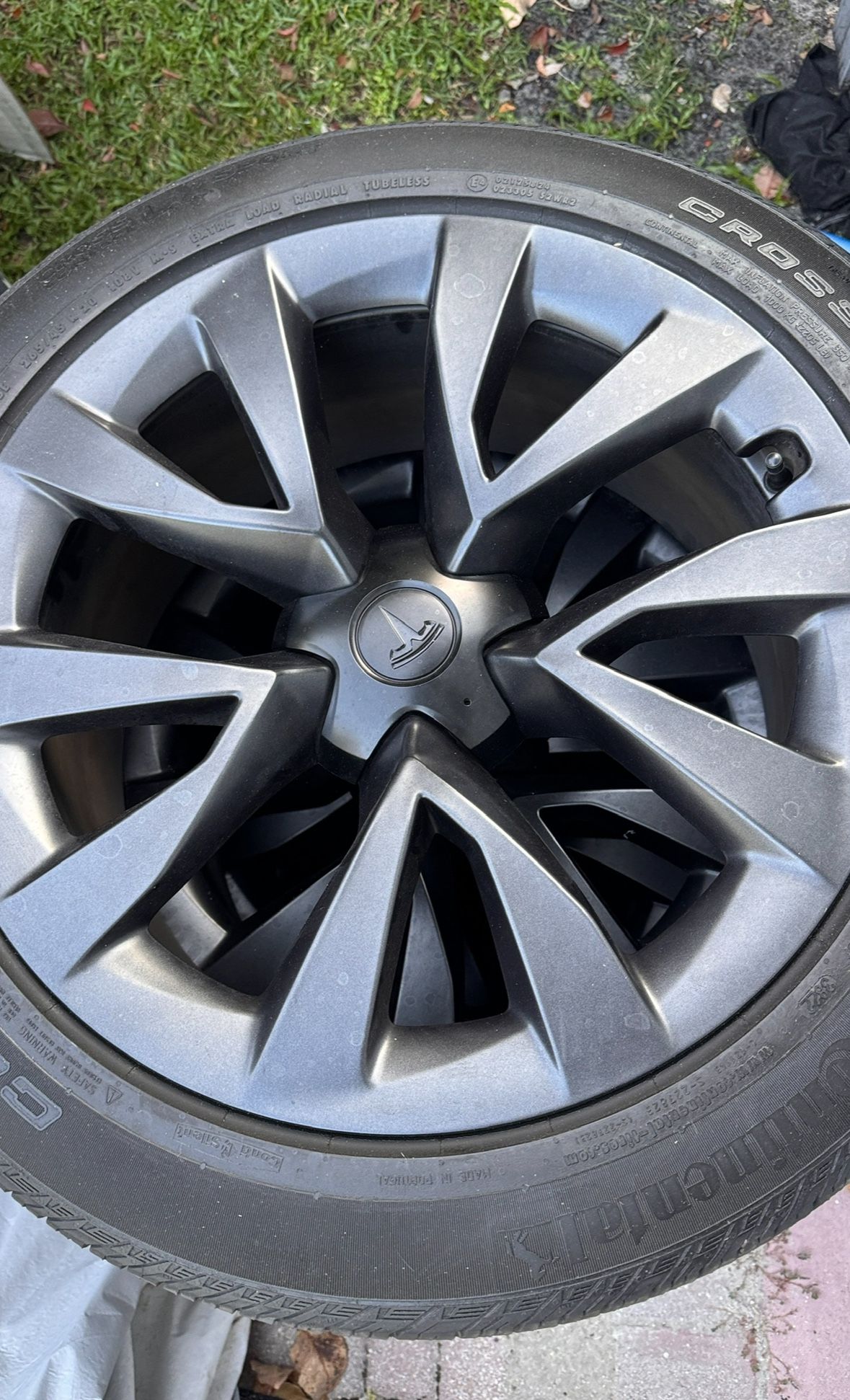 Tesla Model X 20” Cyberstream wheels